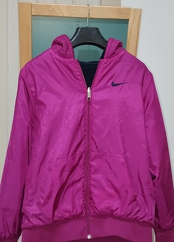 Nike Mont