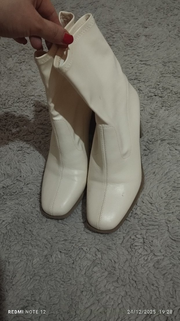 Beyaz Deri Kadın Dolgu Topuk Bot - Görsel 4
