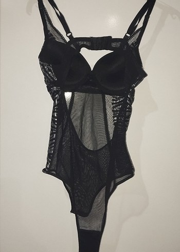 Siyah Dantel Detaylı Yılan Desenli Straplez Büstiyer - Görsel 2