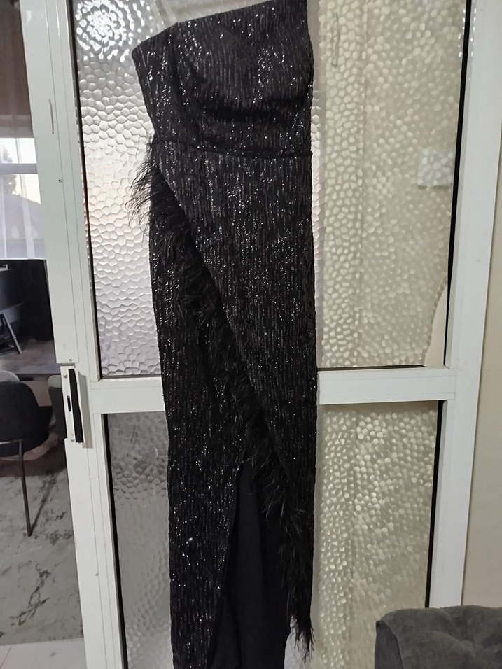 Siyah Yılan Desenli Tüy Detaylı Uzun Abiye - Görsel 2