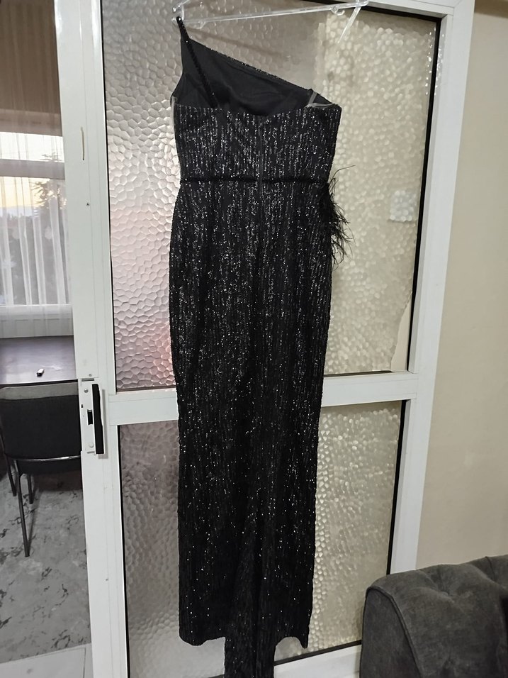 Siyah Yılan Desenli Tüy Detaylı Uzun Abiye - Görsel 3