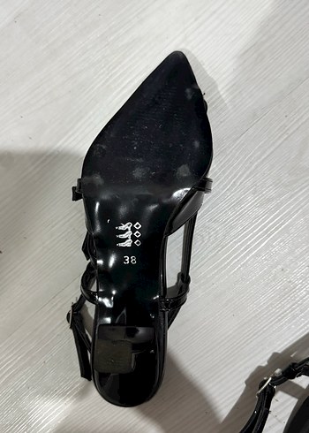 Siyah Kemerli Topuklu Ayakkabı - Görsel 4