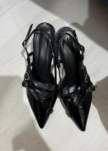 Siyah Kemerli Topuklu Ayakkabı - Görsel 2