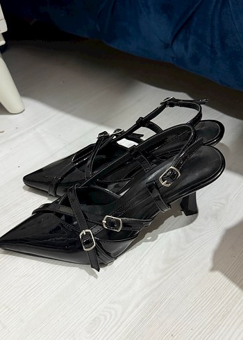 Siyah Kemerli Topuklu Ayakkabı - Görsel 3