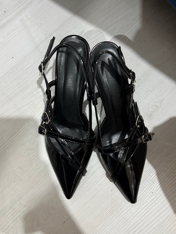 Siyah Kemerli Topuklu Ayakkabı - Görsel 2