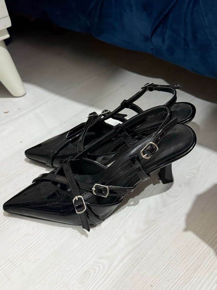 Siyah Kemerli Topuklu Ayakkabı - Görsel 3