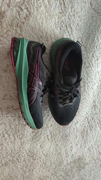 Orijinal asics ayakkabı iki ay kullanıldı 