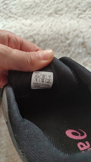 38 Beden siyah Renk Orijinal asics ayakkabı iki ay kullanıldı 
