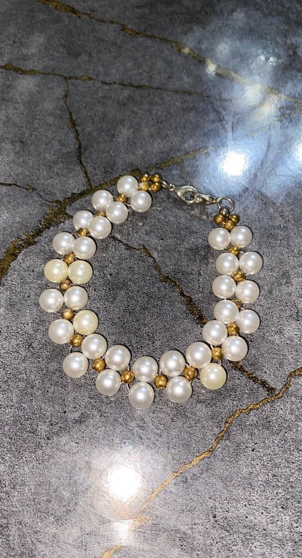 Beyaz Boncuklu Kadın Bileklik - Görsel 2