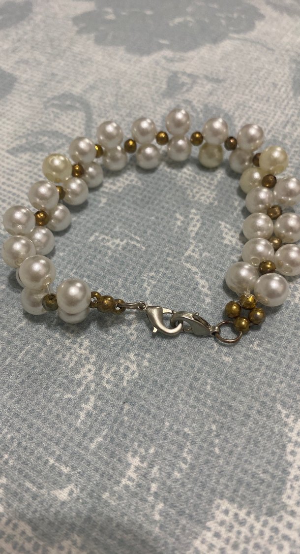 Beyaz Boncuklu Kadın Bileklik - Görsel 3