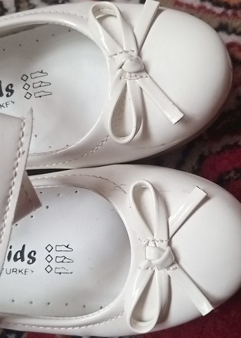 Kızlar için Beyaz Fiyonk Detaylı Babet Ayakkabı - Görsel 8