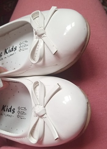 Kızlar için Beyaz Fiyonk Detaylı Babet Ayakkabı - Görsel 6