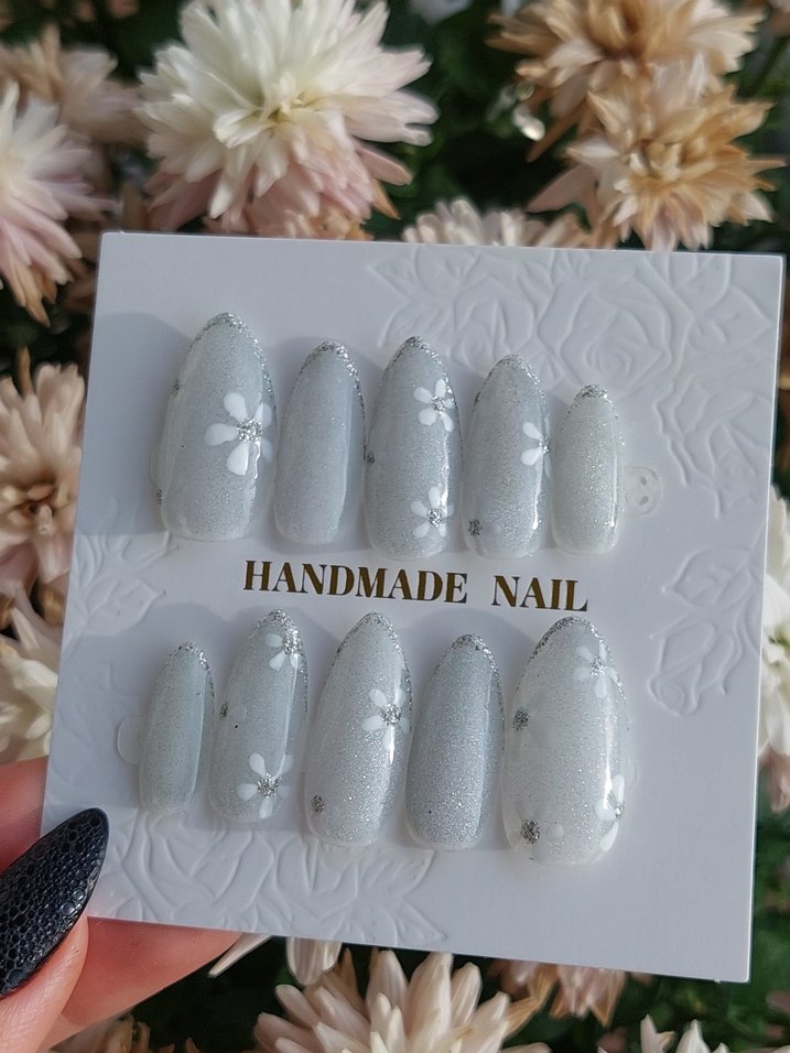 Kedi Gözü Beyaz Çiçekli Jel Tırnak - Görsel 2