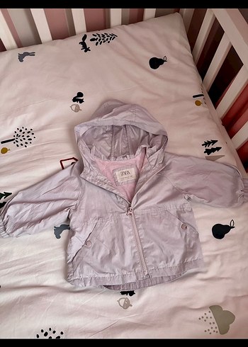Zara marka Kız Çocuk Kapüşonlu Fermuarlı yağmurluk ceket
