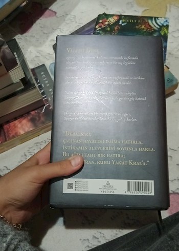  Kasırgaya Kanan Saka - Hazel Noya