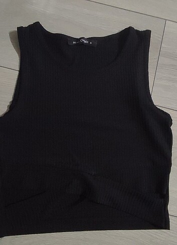 Siyah halter yaka crop