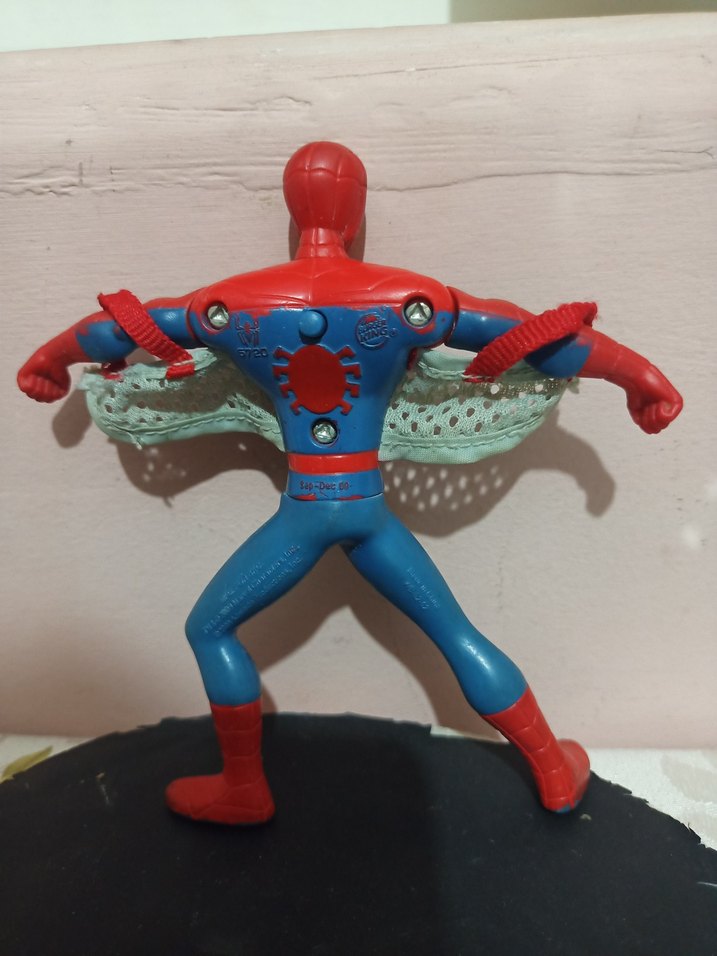 2009 Spiderman Figürü Marvel Adelaide Gevşek Figür Pelerinli - Görsel 2