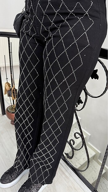 Diğer Siyah taşlı kot pantolon