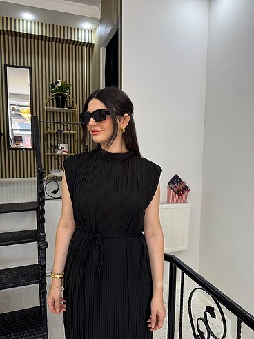l Beden Siyah tüllü astarlı kuşaklı elbise