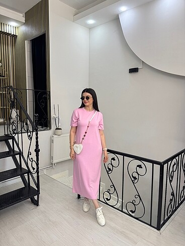 Pembe taşlı elbise