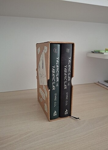 Yalancılar ve Yabancılar (2 kitap ve Ciltli) - Emre Gül