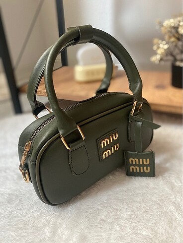 MİU MİU ASKILI ÇANTA