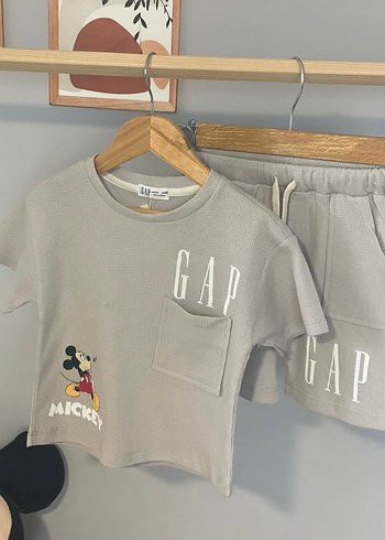GAP Mickey Baskılı Gri Bebek Takımı 8/9 yaş