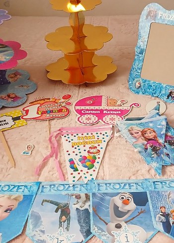 Renkli Frozen Temalı Parti Malzemeleri
