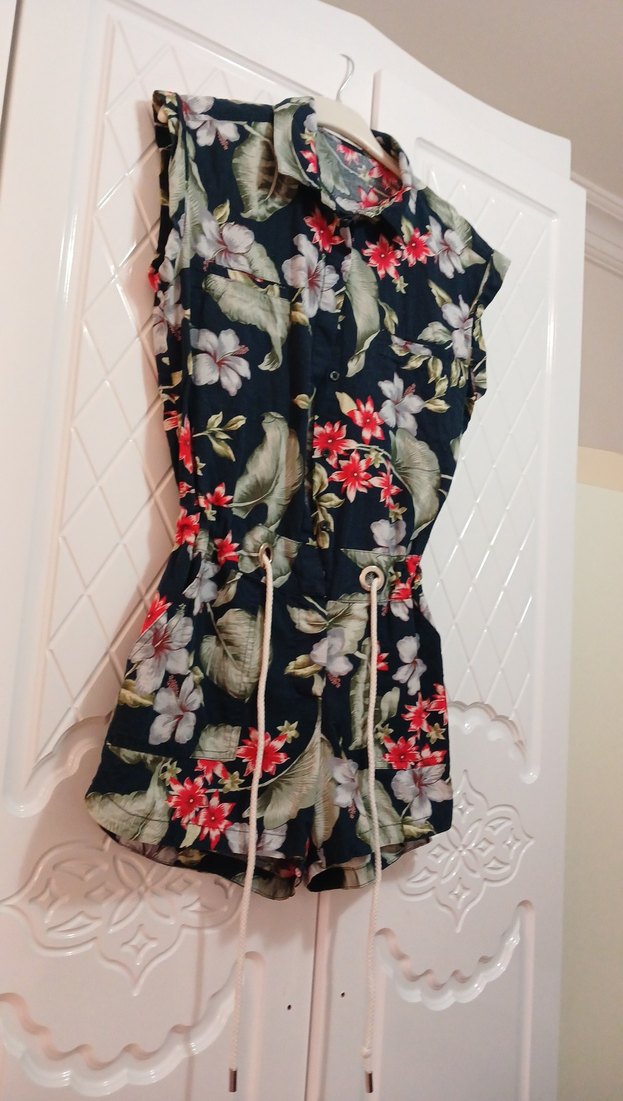 Çiçek Desenli Kemerli Kısa Tulum - Görsel 2