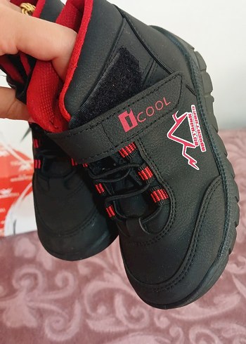 28 Beden Kırmızı Erkek Çocuk Spor Botu Velcro