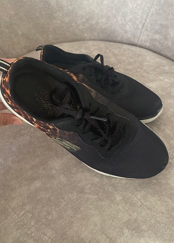 39 Beden Skechers Kadın Yılan Desenli Spor Ayakkabı