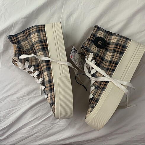 bershka ekoseli converse