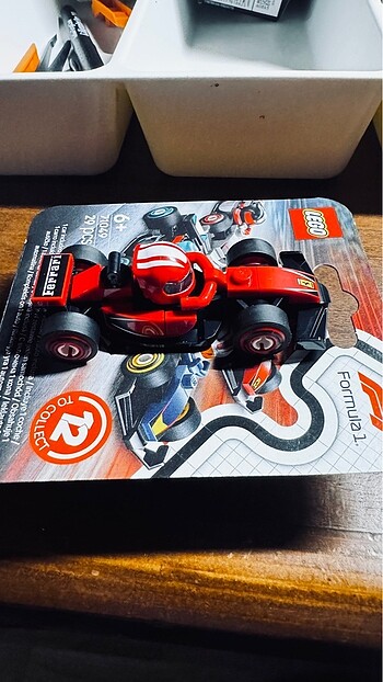 Lego F1 Mini Figür Ferrari