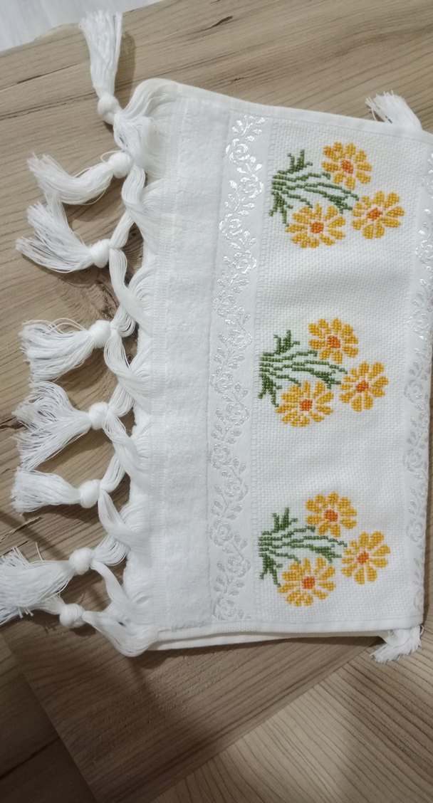 Nakışlı Beyaz Püsküllü Havlu - Görsel 2