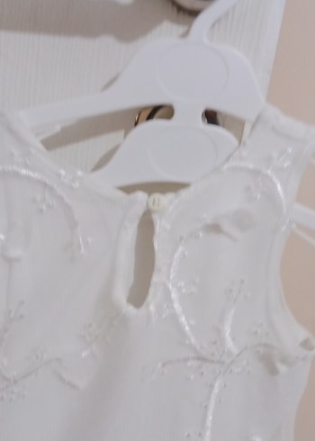 Kız Çocuk Beyaz Dantel Nakışlı Elbise - Görsel 4