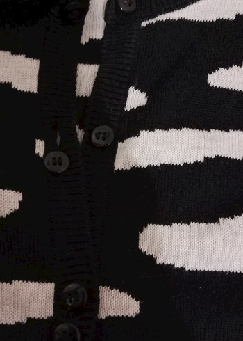 Kız Çocuk Siyah Zebra Desenli Dik Yaka Kazak - Görsel 4