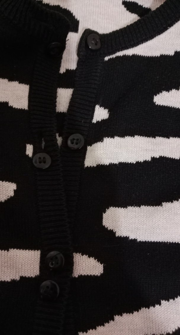 Kız Çocuk Siyah Zebra Desenli Dik Yaka Kazak - Görsel 4