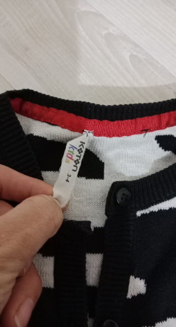 Kız Çocuk Siyah Zebra Desenli Dik Yaka Kazak - Görsel 5