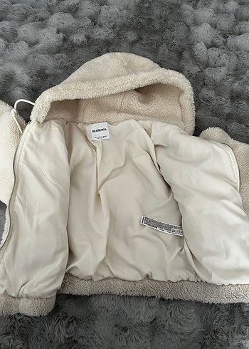 Bershka Kapüşonlu Bej Peluş Kadın Ceket