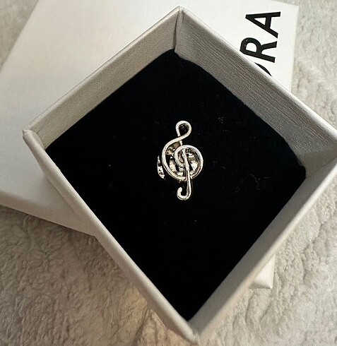 Sol Anahtari Charm