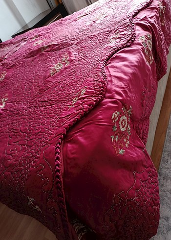 Bordo Nakışlı Yatak Örtüsü - Görsel 2