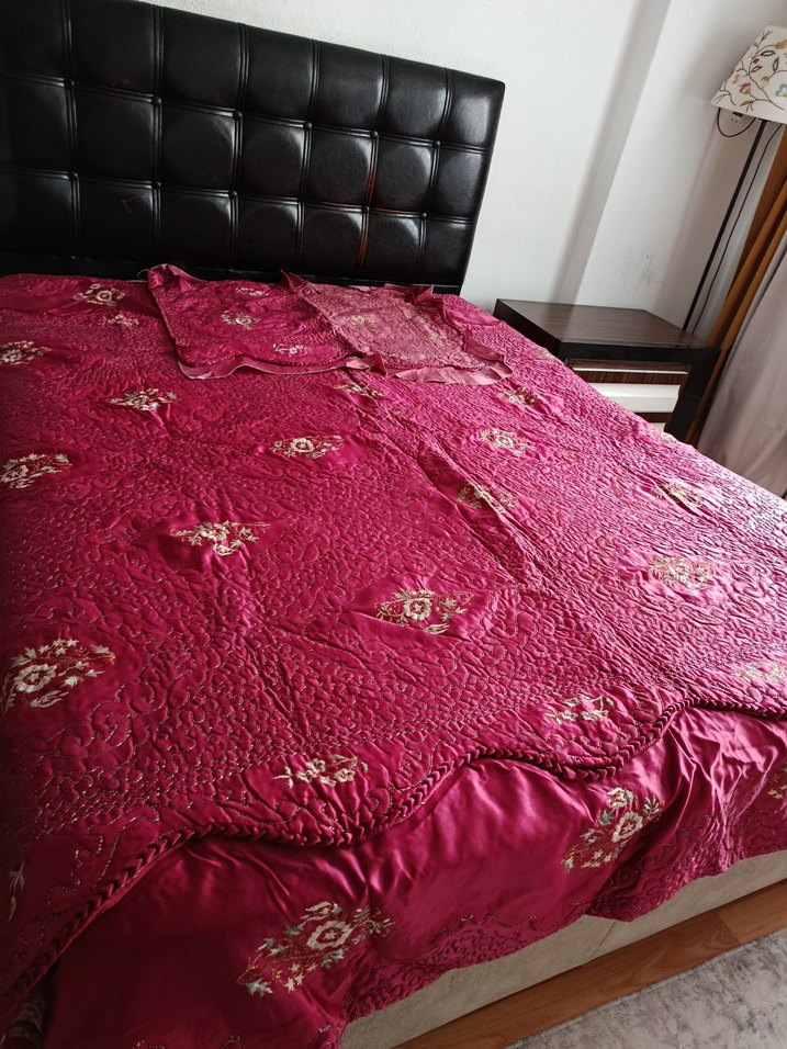 Bordo Nakışlı Yatak Örtüsü - Görsel 4