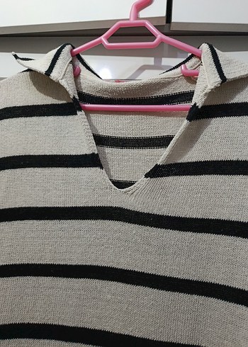 Çizgili V Yaka Kısa Kollu Triko Elbise - Görsel 2