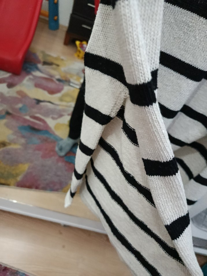 Çizgili V Yaka Kısa Kollu Triko Elbise - Görsel 4