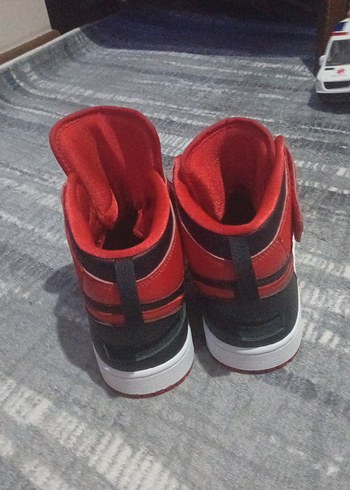 Nike Kırmızı Siyah Cırtlı Basketbol Ayakkabısı