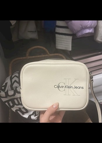 Calvin Klein Beyaz Deri Kadın Çapraz Çanta