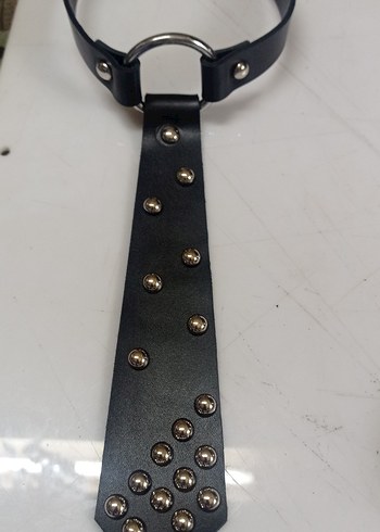 Gön Deri Siyah deri Metal Zımbalı bayan Choker Kravat