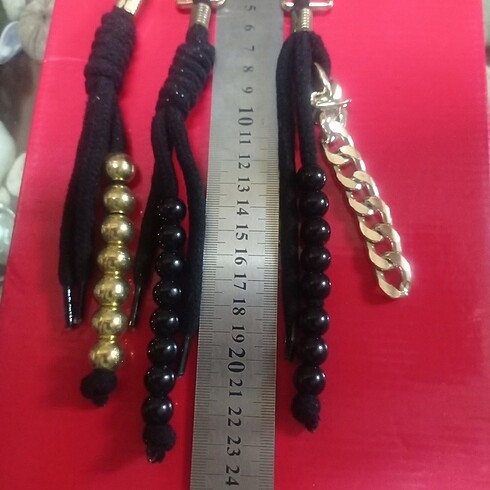 Beden siyah Renk Charm Adet 200tl