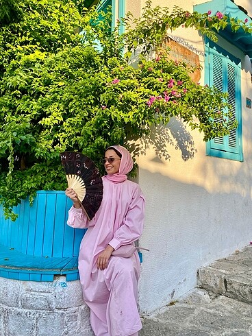 Pembe elbise