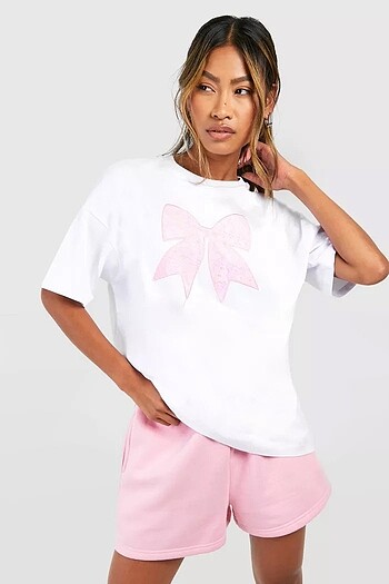 Oversize pembe fiyonk nakışlı T-shirt